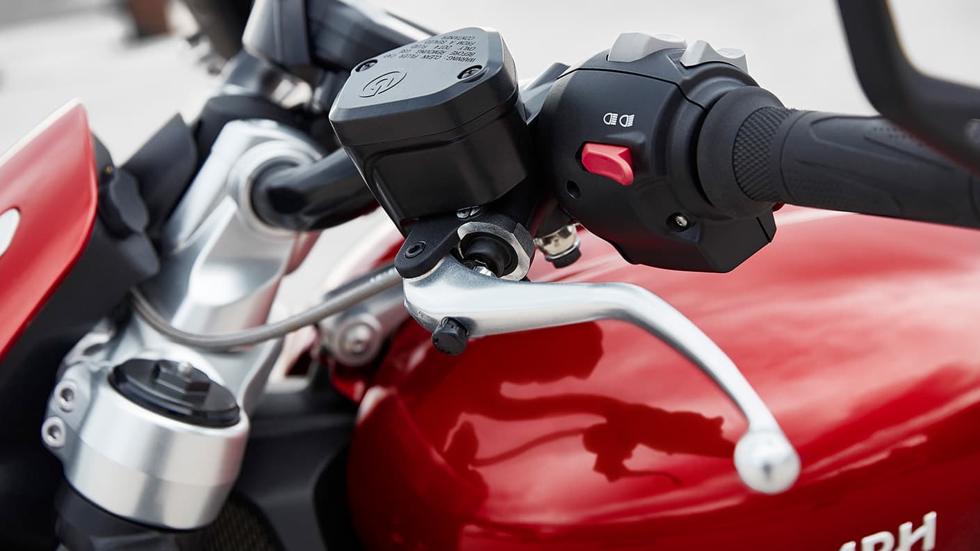 Triumph Rocket 3 R with torque assist hydraulic clutch for riders' comfort and control